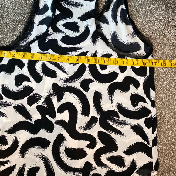 New!  H & M Black & White Printed Tank Top - Picture 4 of 4